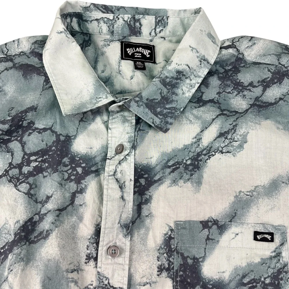 Billabong Men's XXL Short Sleeve Button Down Shirt Marble Smoke Print Grey‎ Blue